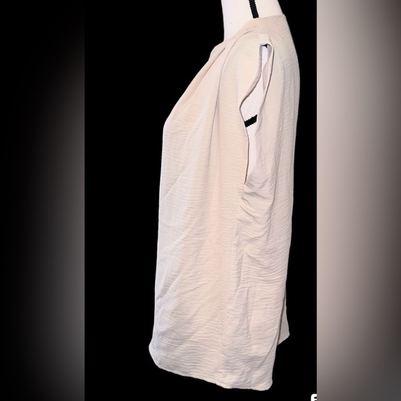 JODIFL BONE pleat shoulder keyhole back house women’s tops size medium - Picture 3 of 9
